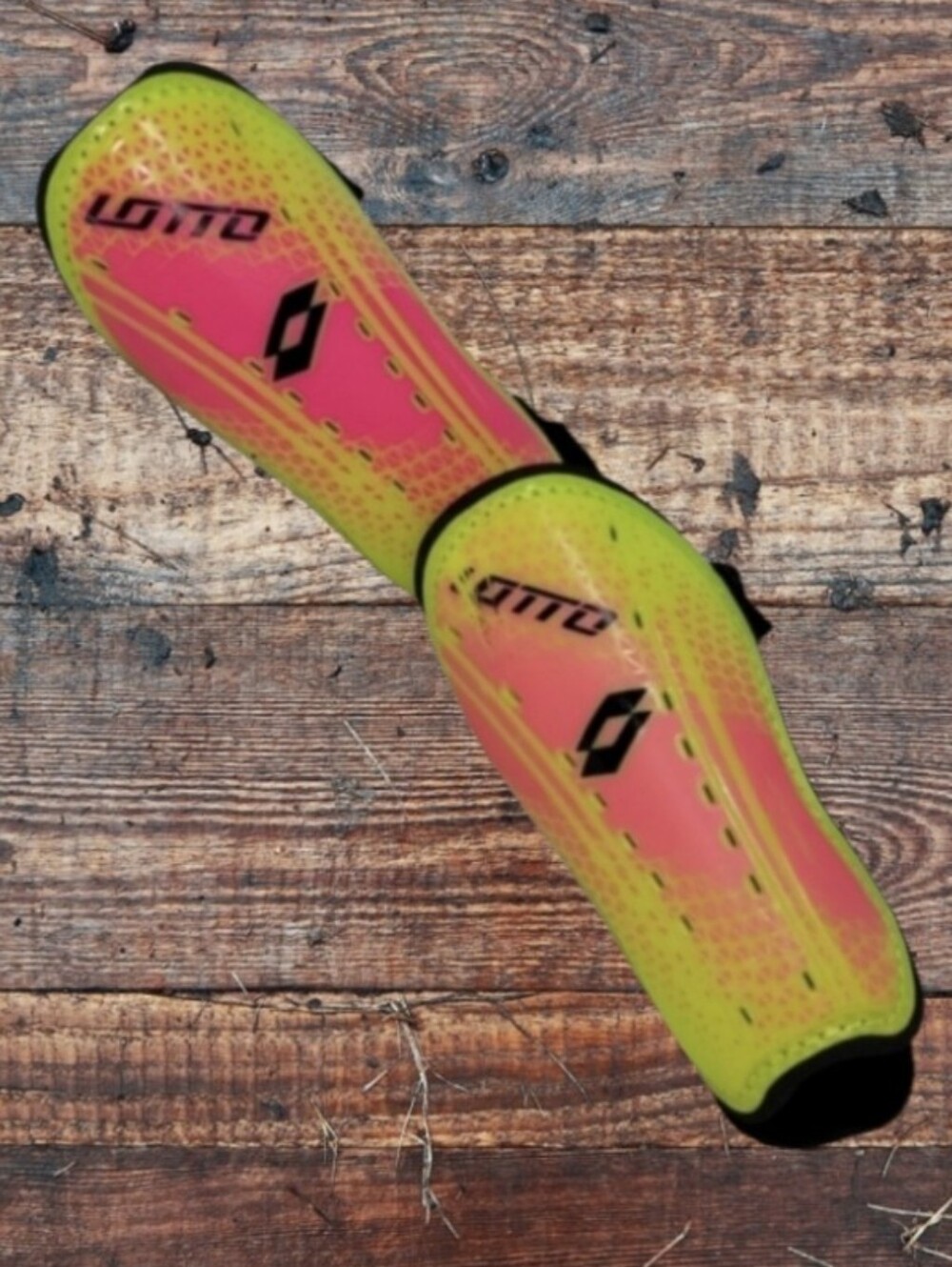 YOUTH LOTTO SOCCER SHIN GUARDS